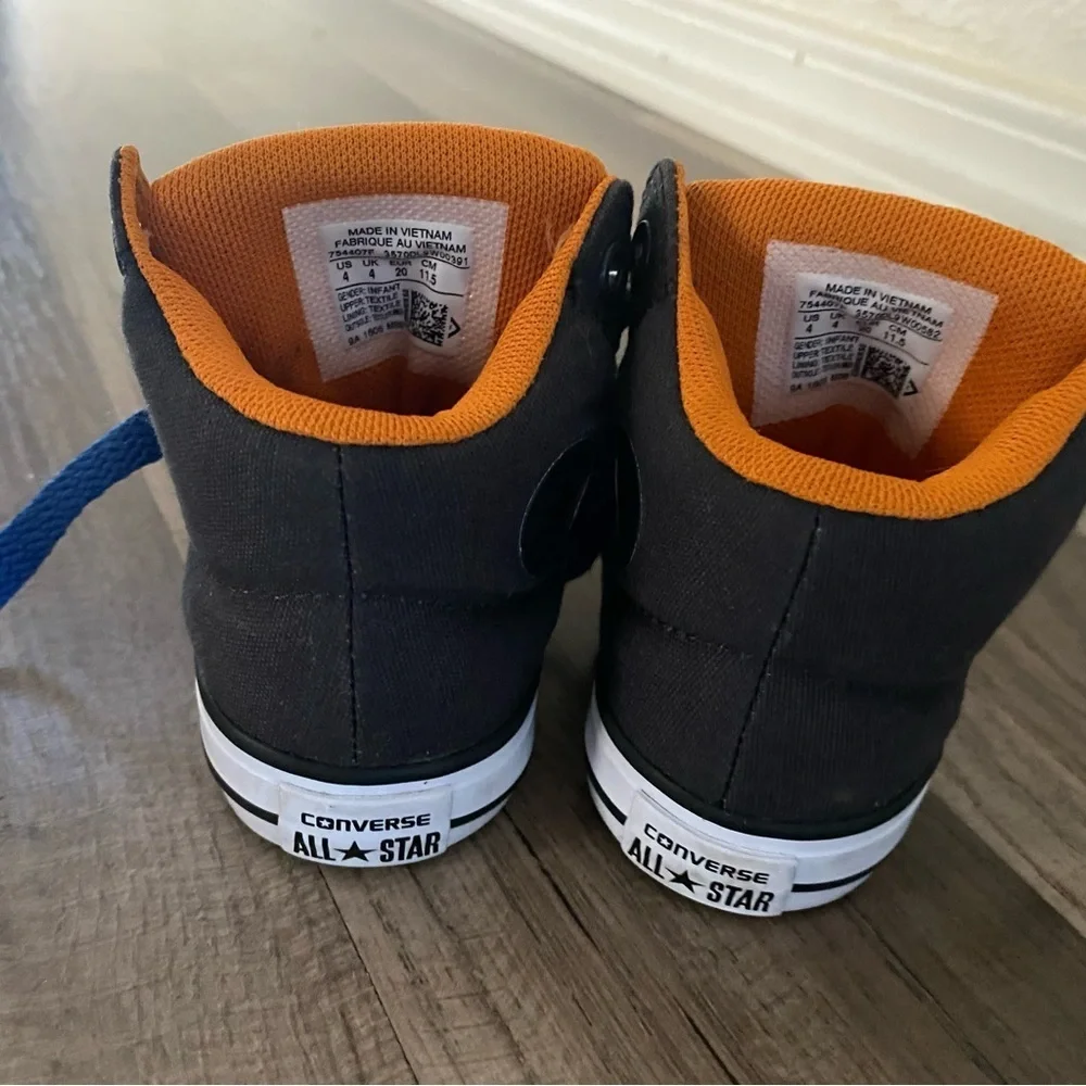 Converse all star kids sneakers shoes size 4